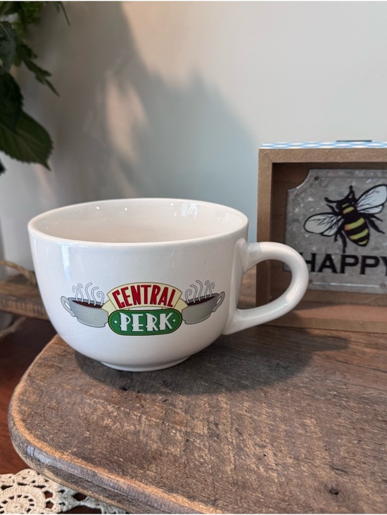 FRIENDS Other - Friends Central Perk Oversized Coffee Soup 24 oz Ceramic Mug